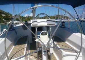 Dufour-50-cockpit-barre