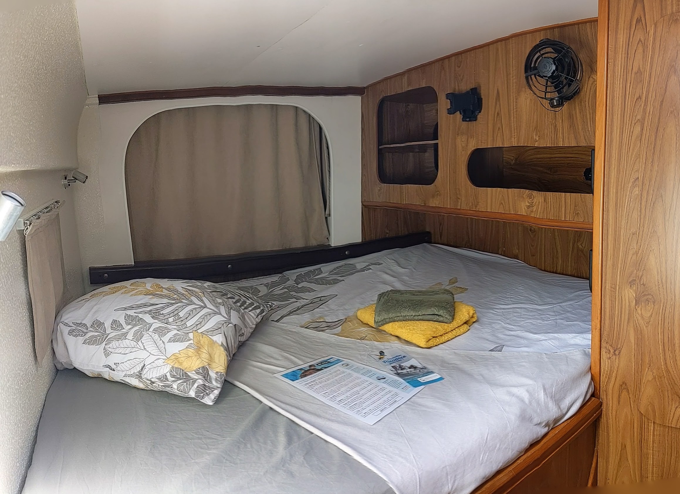 Cabine avant bâbord Black Pearl – grand lit double