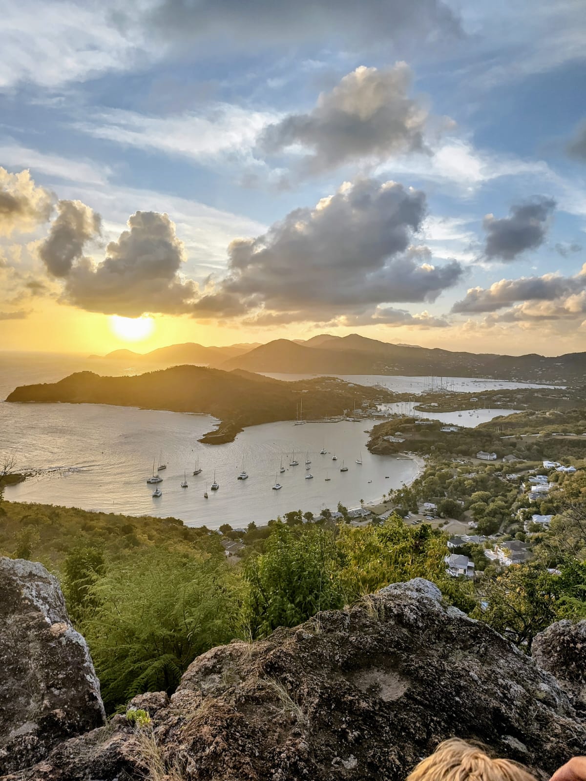 Antigua depuis le catamaran Black Pearl - croisière voile Guadeloupe